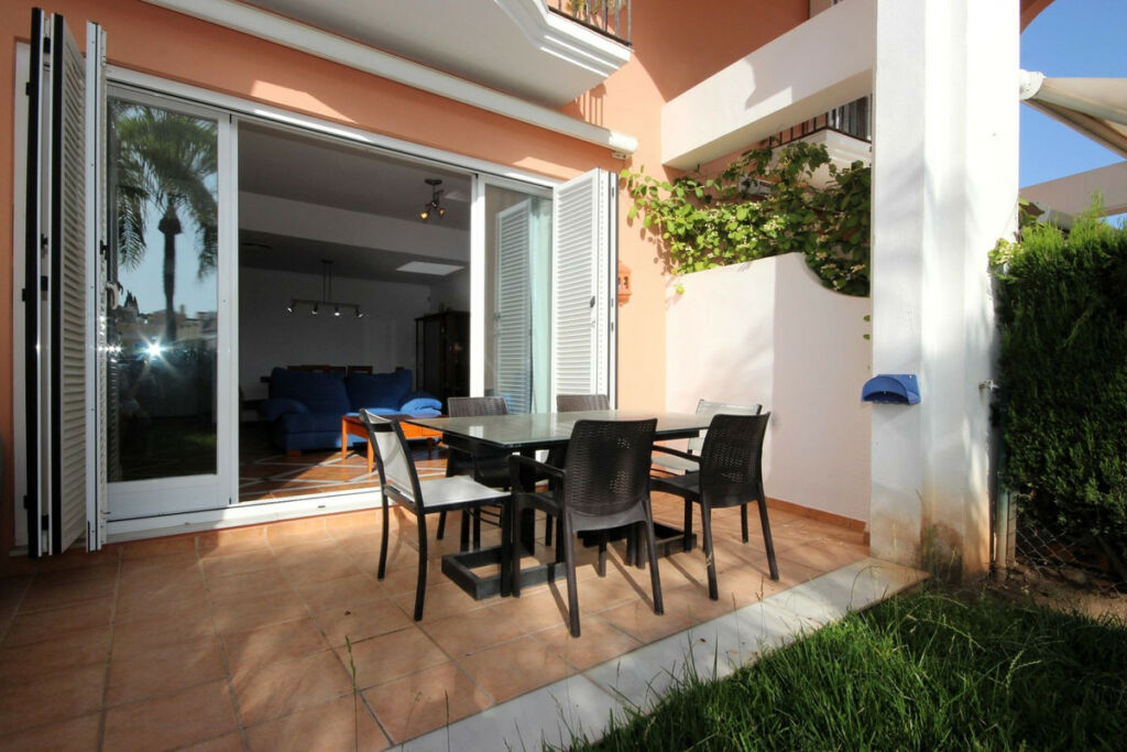 Townhouse Bahía de Marbella Málaga - image 4