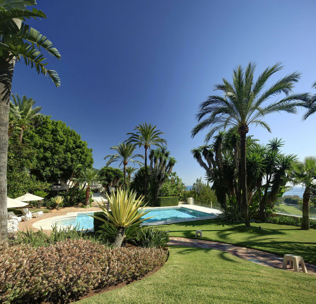 Detached Villa Río Real Málaga - image 4