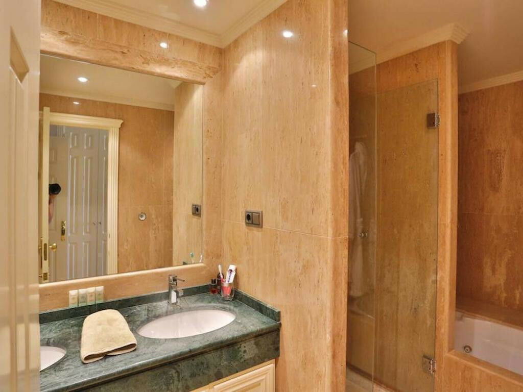 Ground Floor Apartment The Golden Mile Málaga - image 4