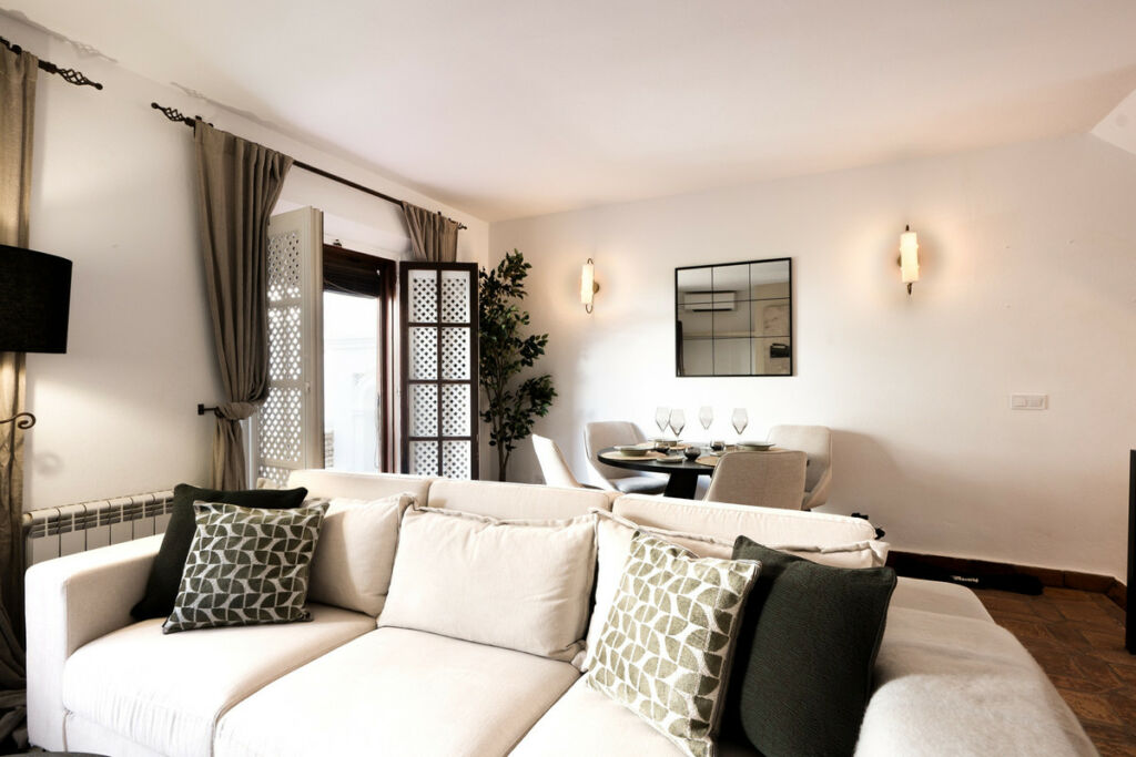 Townhouse The Golden Mile Málaga - image 4