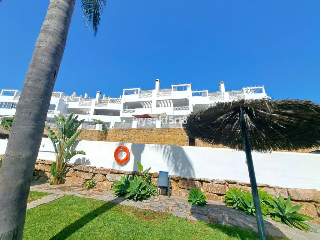 Middle Floor Apartment Casares Playa Málaga - image 3