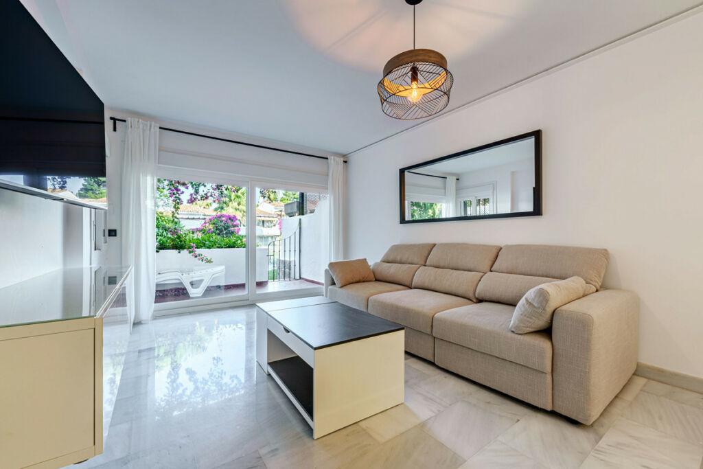 Ground Floor Apartment Sierra Blanca Málaga - image 4