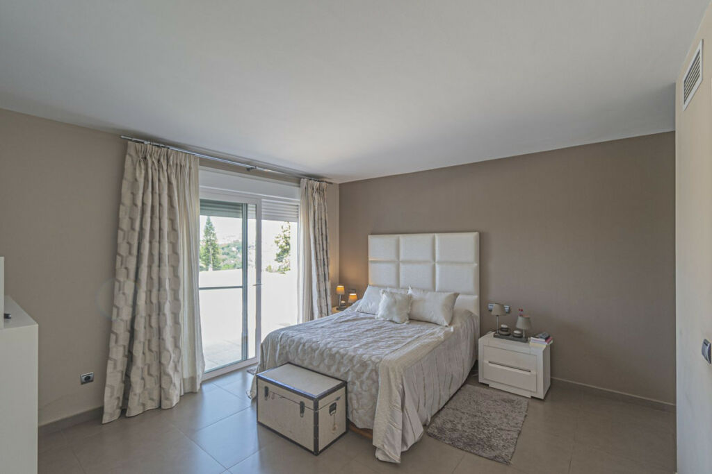 Detached Villa San Pedro de Alcántara Málaga - image 4
