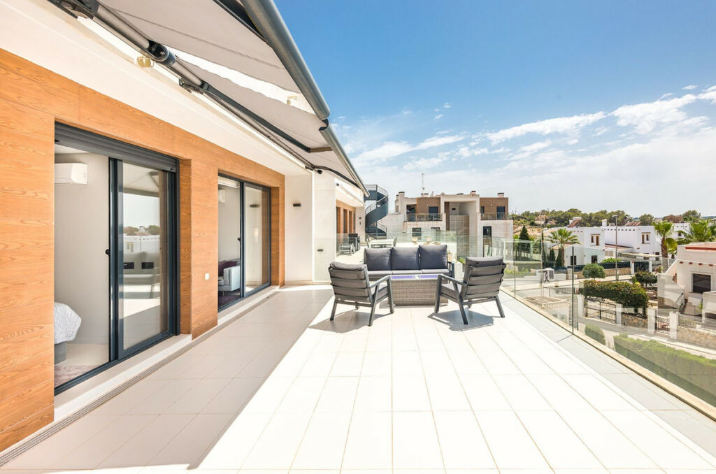 Penthouse Villamartin Alicante - image 4
