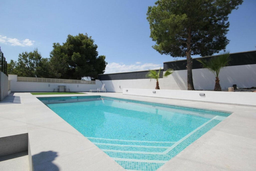 Detached Villa La Nucia Alicante - image 4
