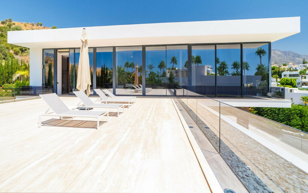 Detached Villa Nueva Andalucía Málaga - image 4
