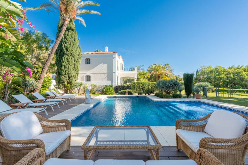 Detached Villa Nueva Andalucía Málaga - image 4