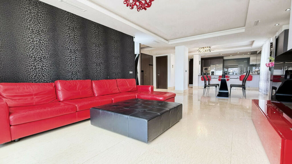 Middle Floor Apartment Benahavís Málaga - image 3