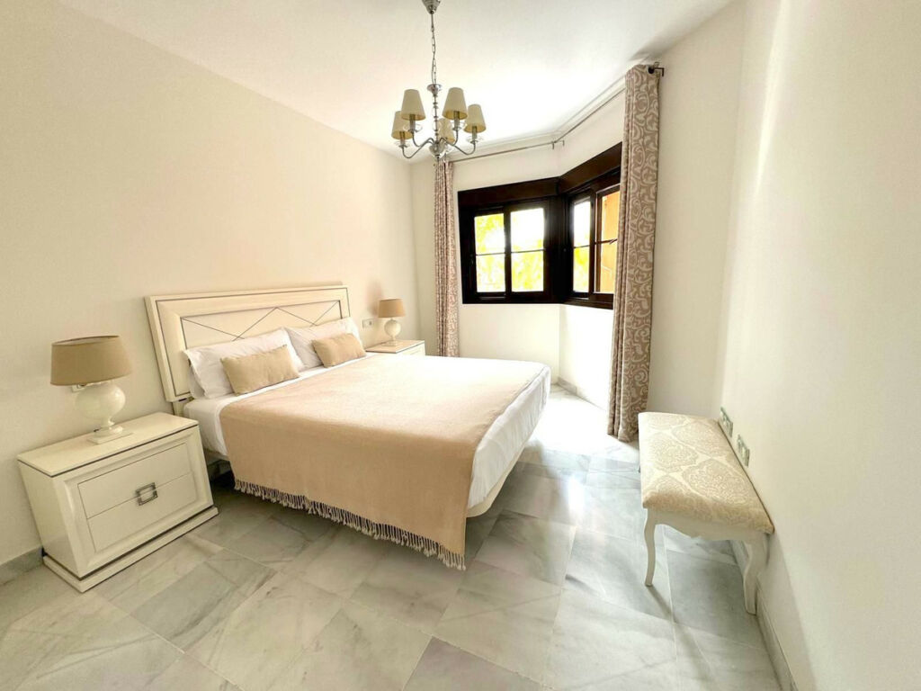 Middle Floor Apartment Hacienda del Sol Málaga - image 4