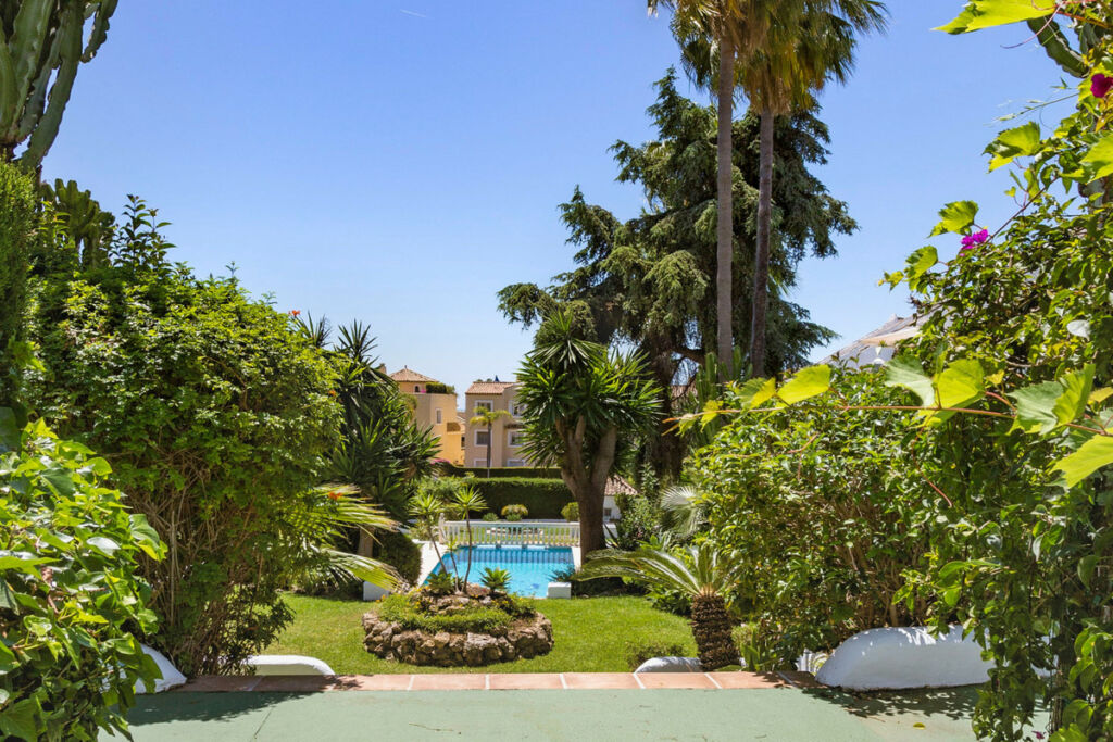Semi-Detached House The Golden Mile Málaga - image 4