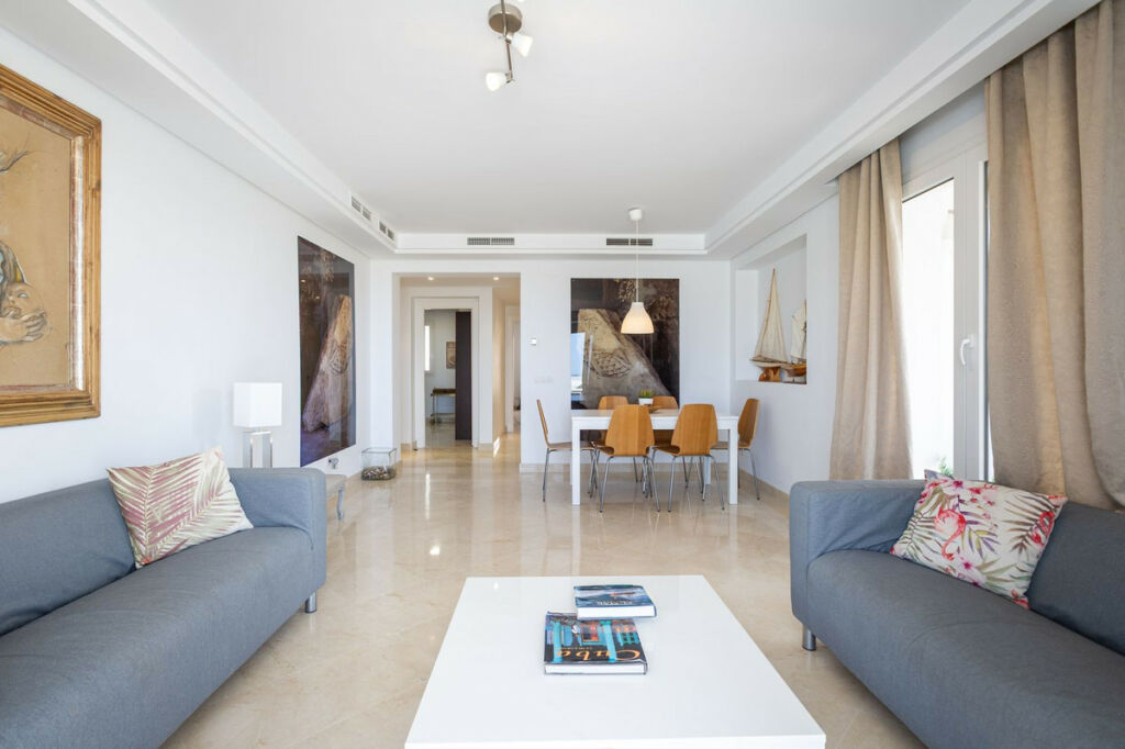 Middle Floor Apartment Nueva Andalucía Málaga - image 6