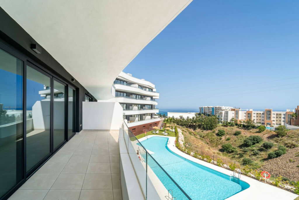 Middle Floor Apartment Fuengirola Málaga - image 4