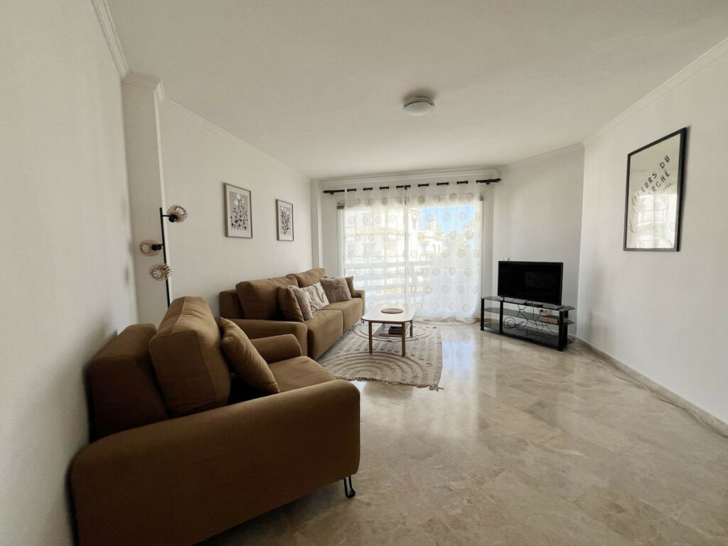Middle Floor Apartment Calahonda Málaga - image 4