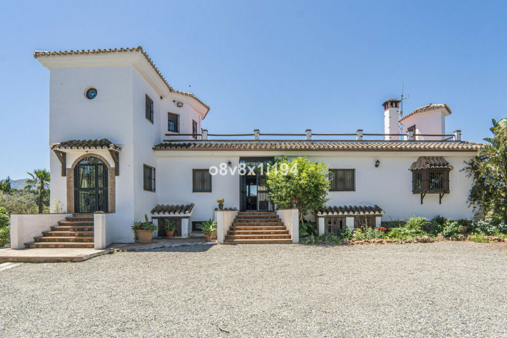 Detached Villa Cártama Málaga - image 4
