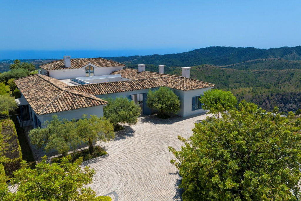 Detached Villa Benahavís Málaga - image 4
