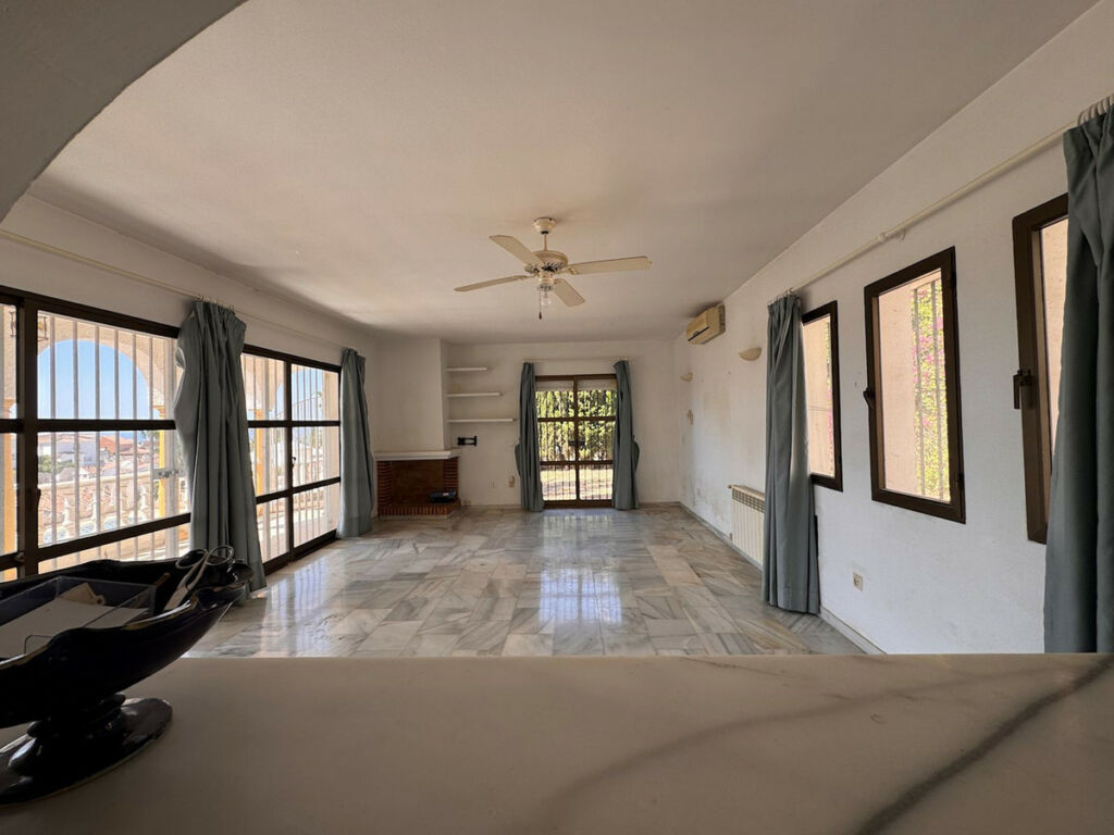 Detached Villa Miraflores Málaga - image 4