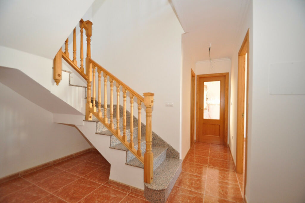 Townhouse Pinoso Alicante - image 4