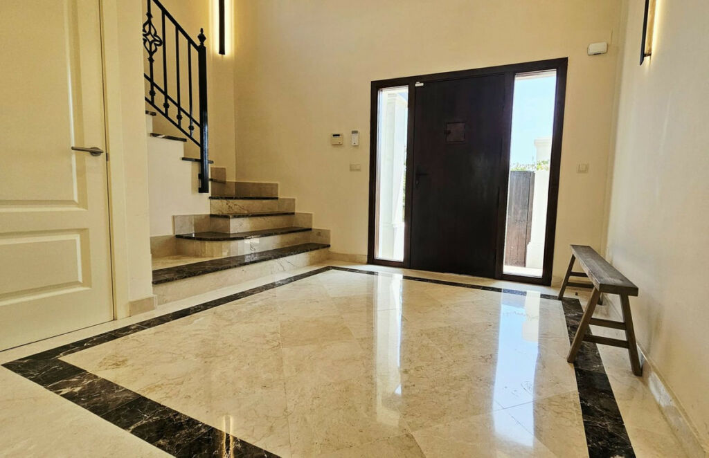 Detached Villa Estepona Málaga - image 4