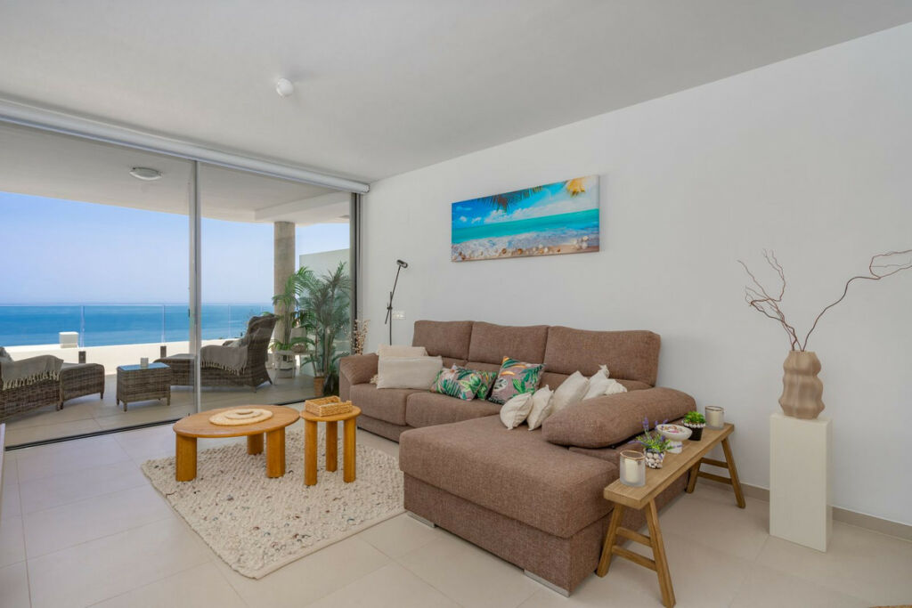 Middle Floor Apartment Benalmadena Málaga - image 6