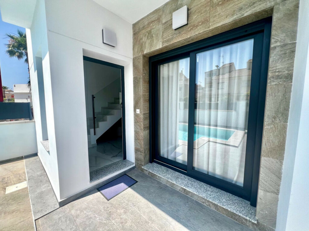 Detached Villa La Siesta Alicante - image 4