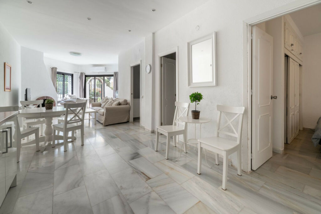 Ground Floor Apartment Calahonda Málaga - image 4