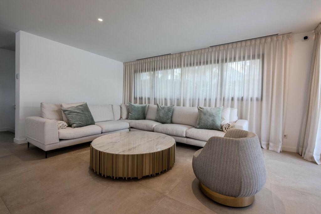 Detached Villa Puerto Banús Málaga - image 4