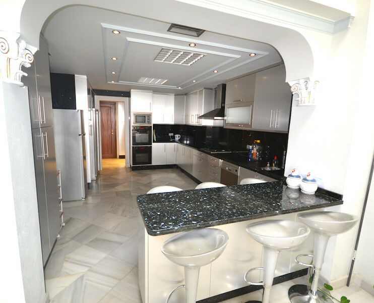 Ground Floor Apartment Puerto Banús Málaga - image 4