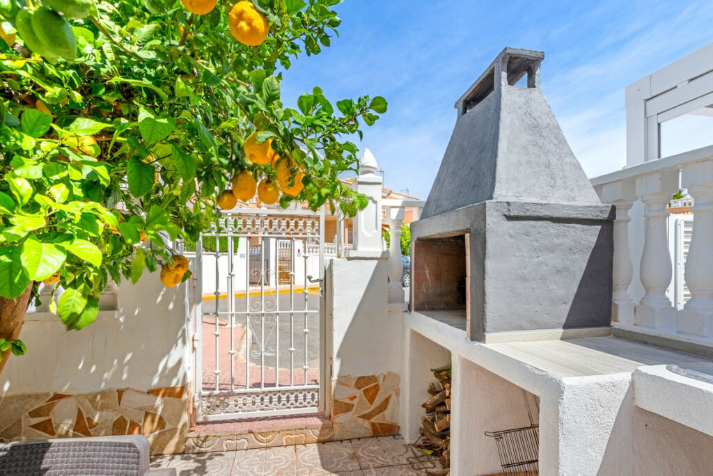 Townhouse Dona Pepa Alicante - image 4