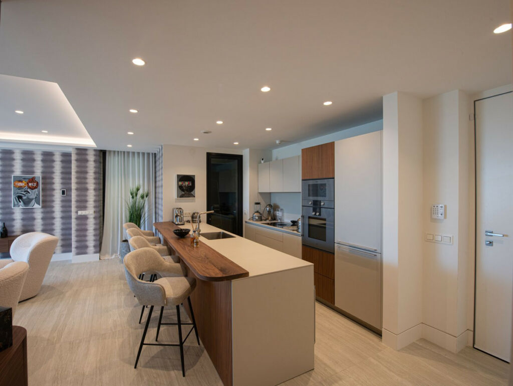 Middle Floor Apartment Estepona Málaga - image 4