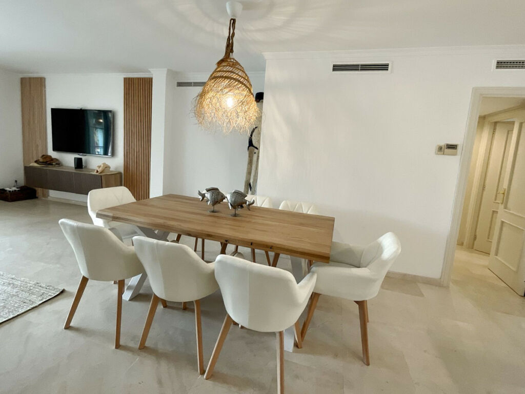 Middle Floor Apartment Sotogrande Marina Cádiz - image 4