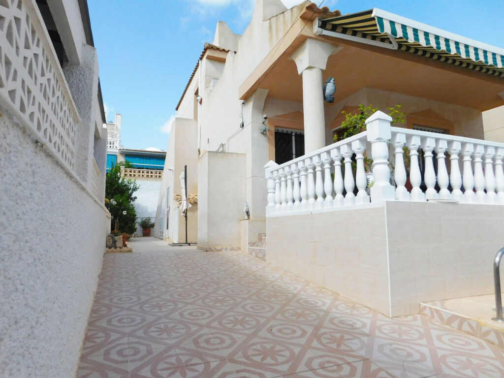 Detached Villa Blue Lagoon Alicante - image 4