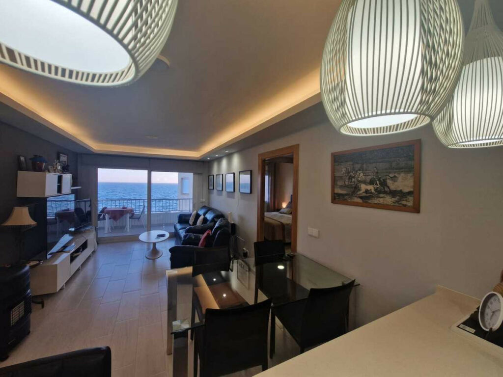 Middle Floor Apartment Torrevieja Alicante - image 4