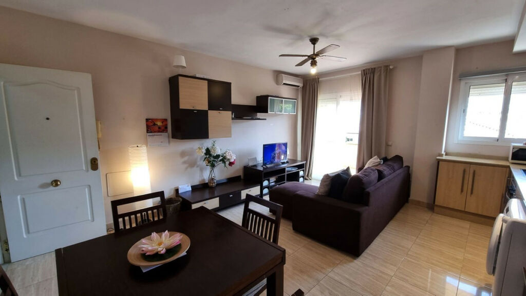 Middle Floor Apartment San Luis de Sabinillas Málaga - image 4