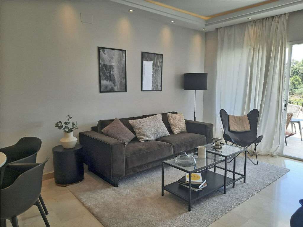 Top Floor Apartment La Quinta Málaga - image 4