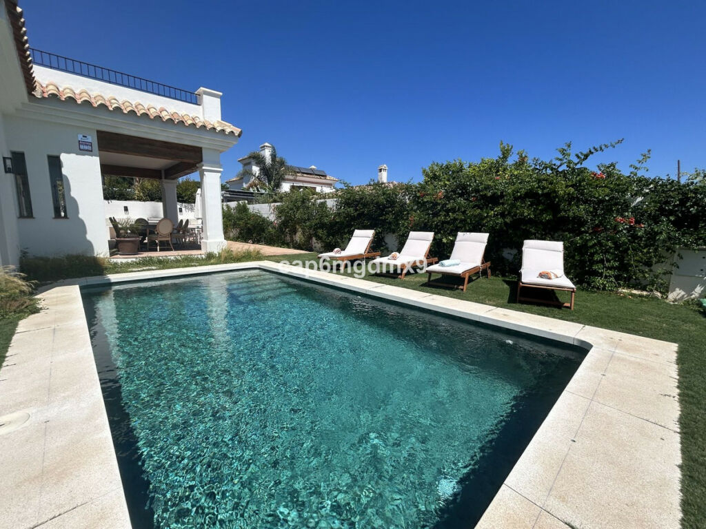 Detached Villa San Pedro de Alcántara Málaga - image 4