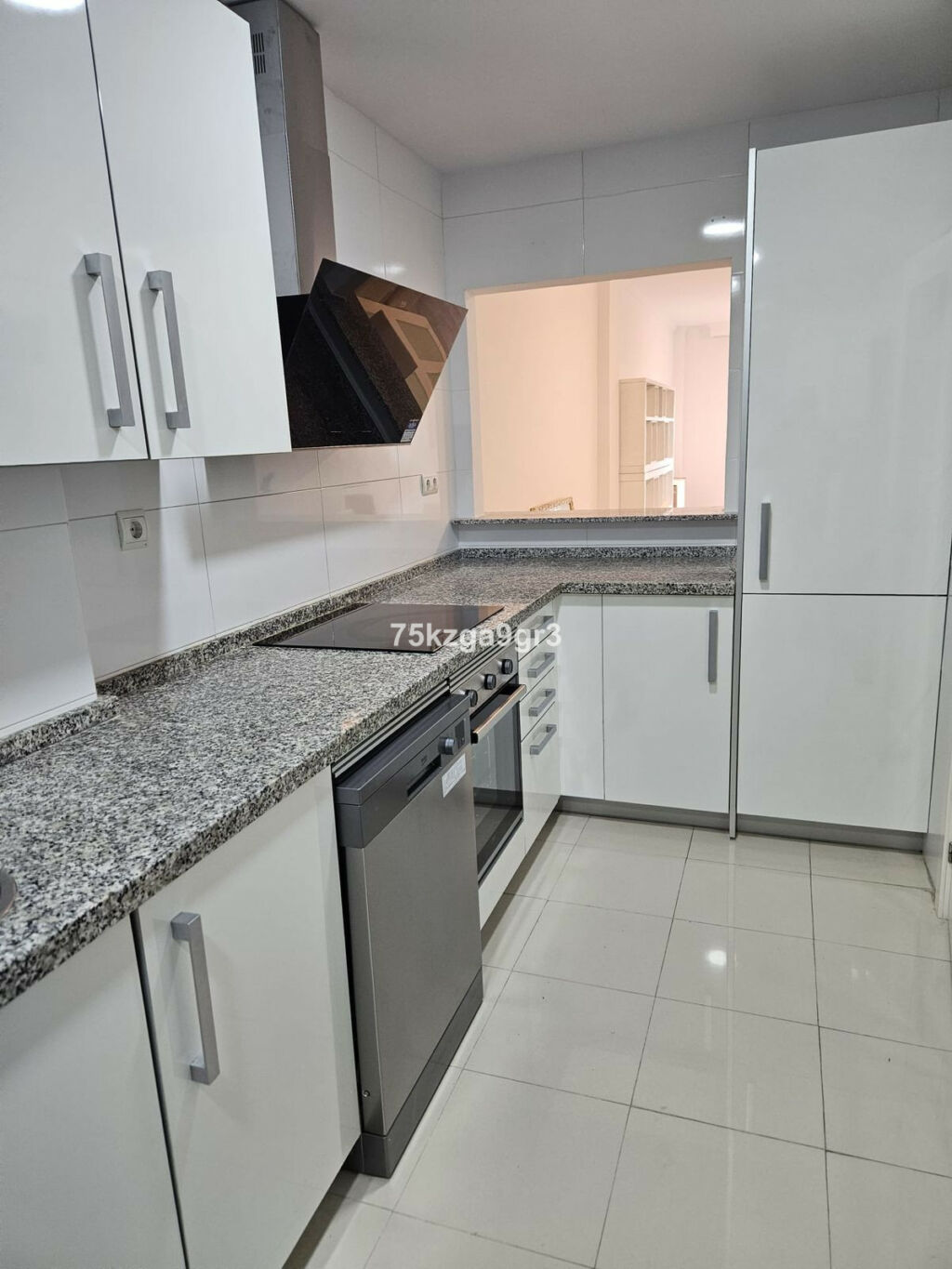 Middle Floor Apartment Estepona Málaga - image 4