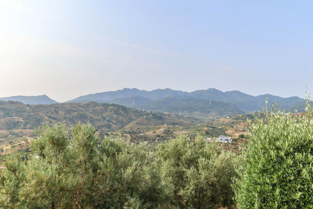 Detached Villa Guaro Málaga - image 40