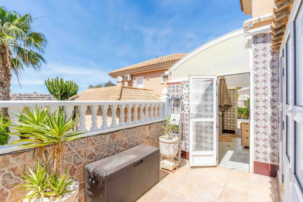 Detached Villa Punta Prima Alicante - image 40