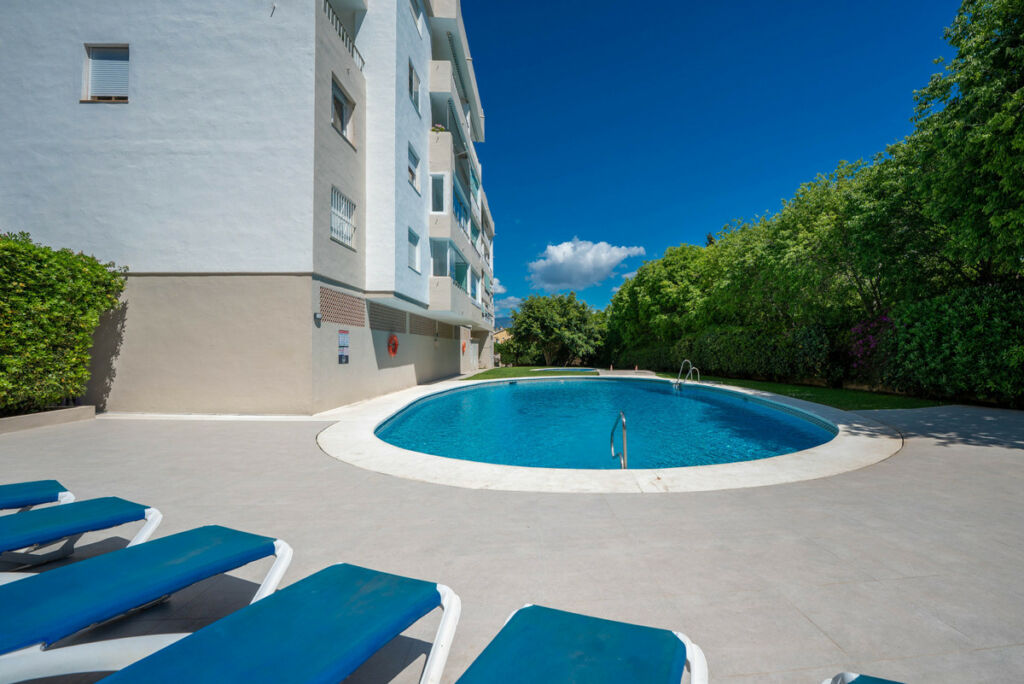 Middle Floor Apartment Nueva Andalucía Málaga - image 40