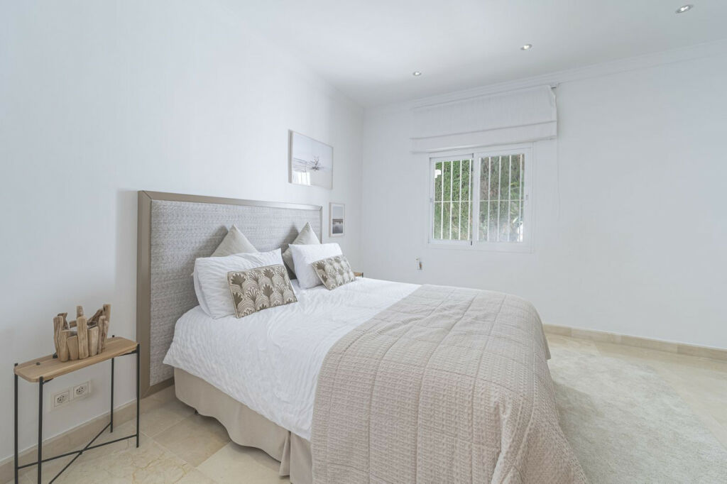 Detached Villa Nueva Andalucía Málaga - image 40