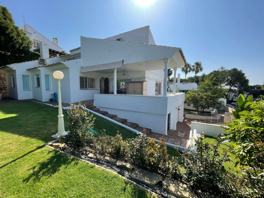 Detached Villa Estepona Málaga - image 40