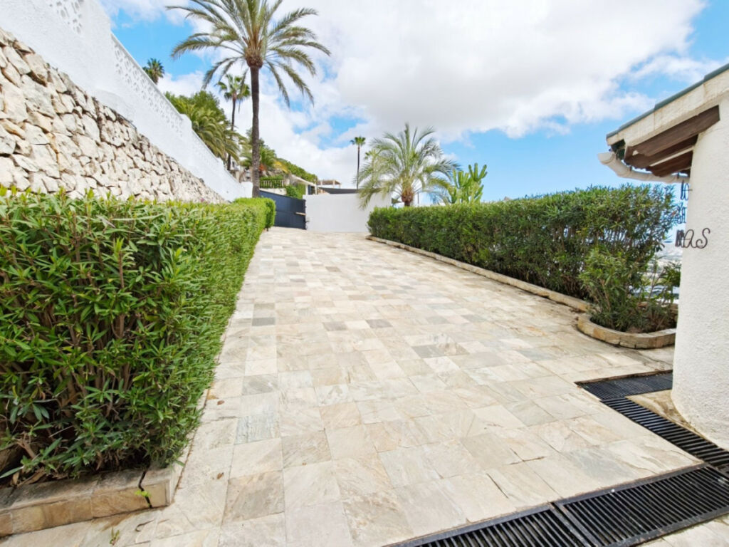 Detached Villa Moraira Alicante - image 40