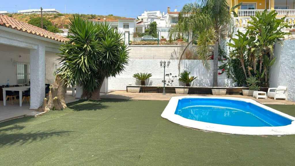 Detached Villa Estepona Málaga - image 9