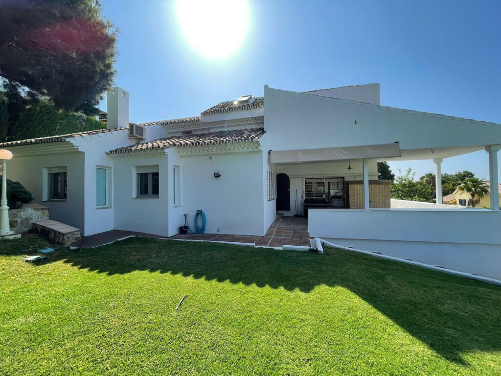 Detached Villa Estepona Málaga - image 41