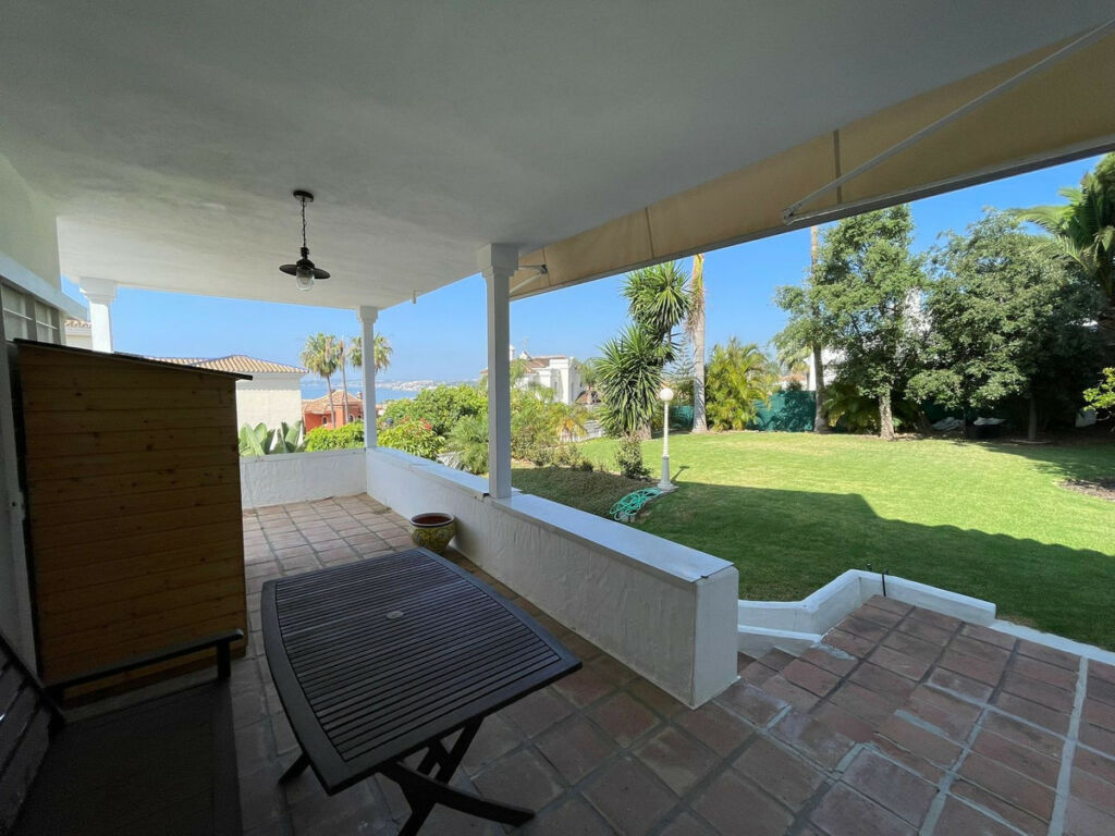 Detached Villa Estepona Málaga - image 42