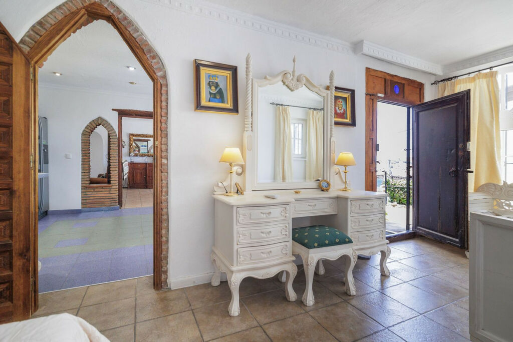 Detached Villa Estepona Málaga - image 59