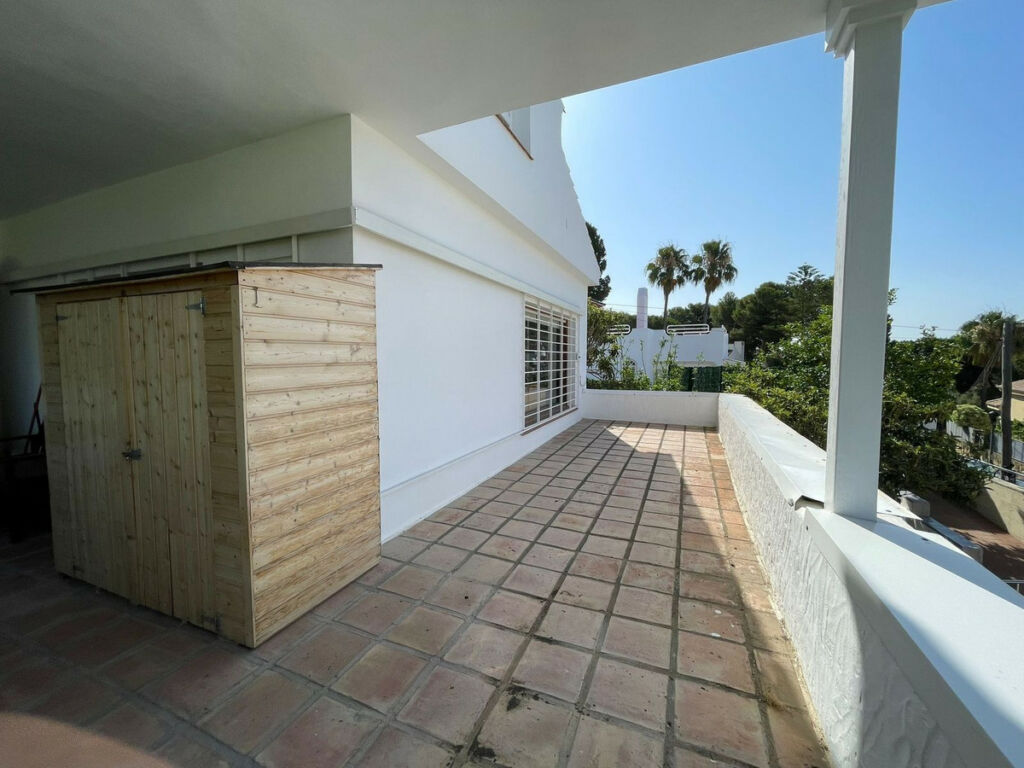 Detached Villa Estepona Málaga - image 43