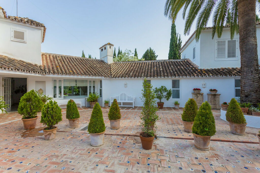 Detached Villa The Golden Mile Málaga - image 44