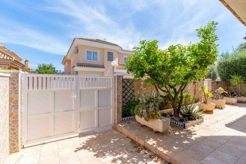 Detached Villa Punta Prima Alicante - image 45