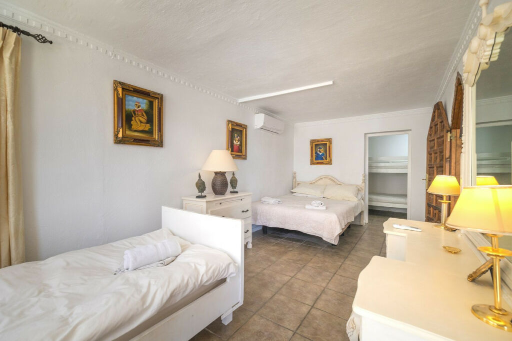 Detached Villa Estepona Málaga - image 61
